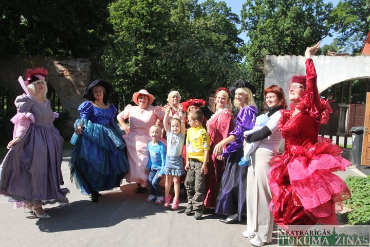 Lestenes pagasts svētkus svin