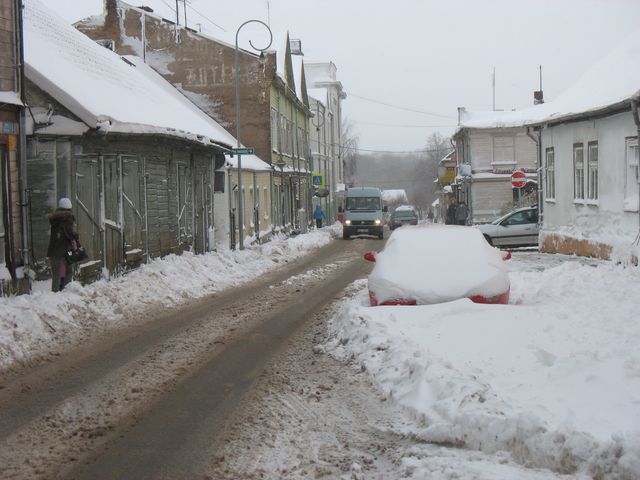 Cik skaļi uzvesties sētniekam no rīta?