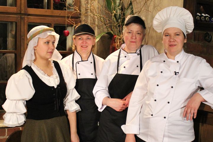 Vērtē pavārmākslu Jaunpils pilī