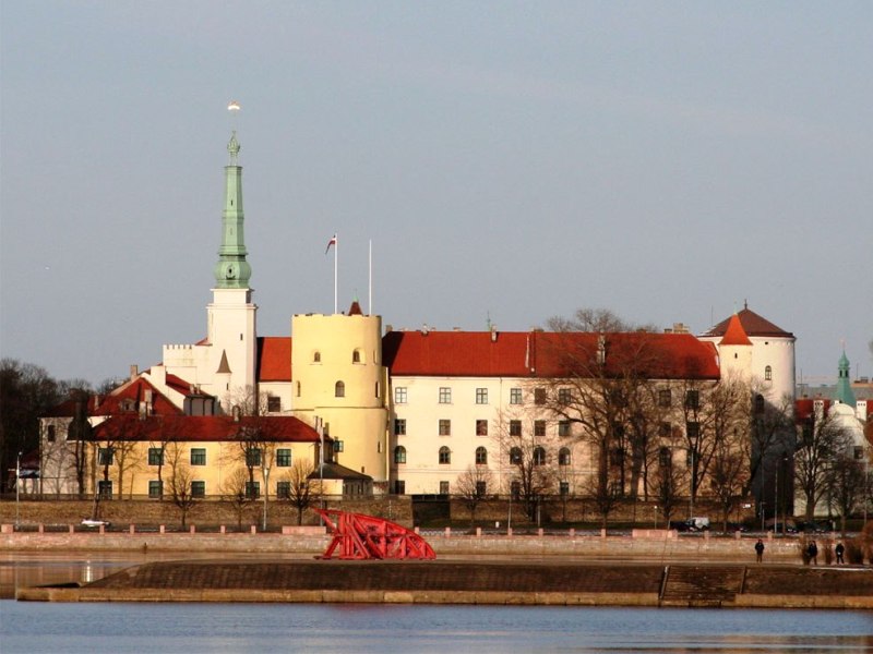 Deg Valsts prezidenta pils