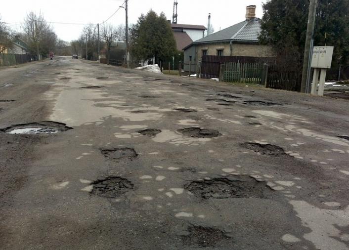 Satiksmes ministrijas 2014. gada budžeta galvenā prioritāte būs autoceļu sakārtošana