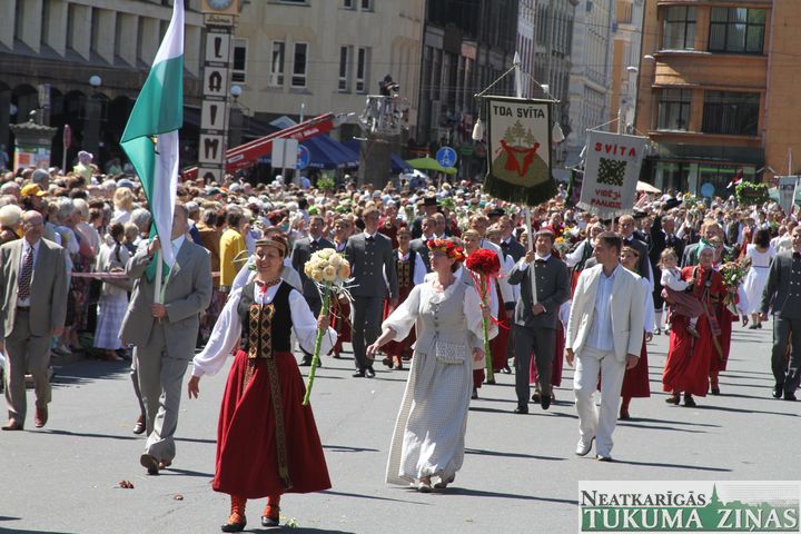 Mūsējie Dziesmusvētku gājienā