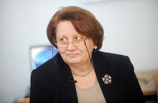 Straujuma: Jārod kompromiss, lai neciestu piena patērētājs