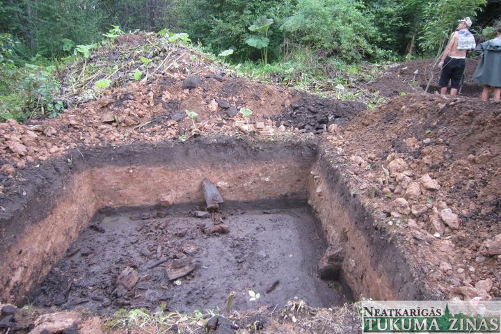 Šlokenbekas muižā notiek arheoloģiskie izrakumi