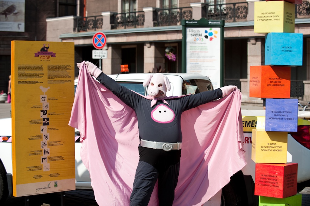 88% iedzīvotāju par nepieņemamu atzīst mežu piemēslošanu, 18% – zeķu nēsāšanu sandalēs