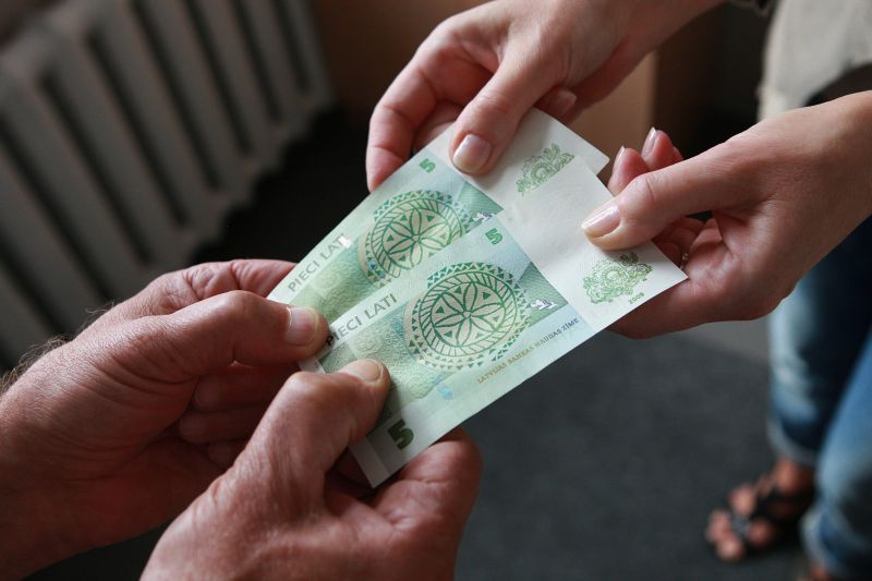 Engures novadā pirmklasnieku vecākiem izmaksās Ls 20