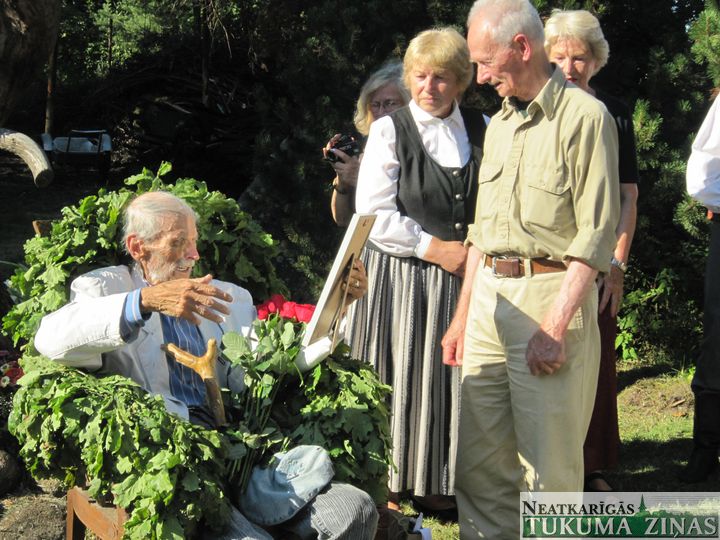 Tēlniekam Oļegam Skarainim – 90