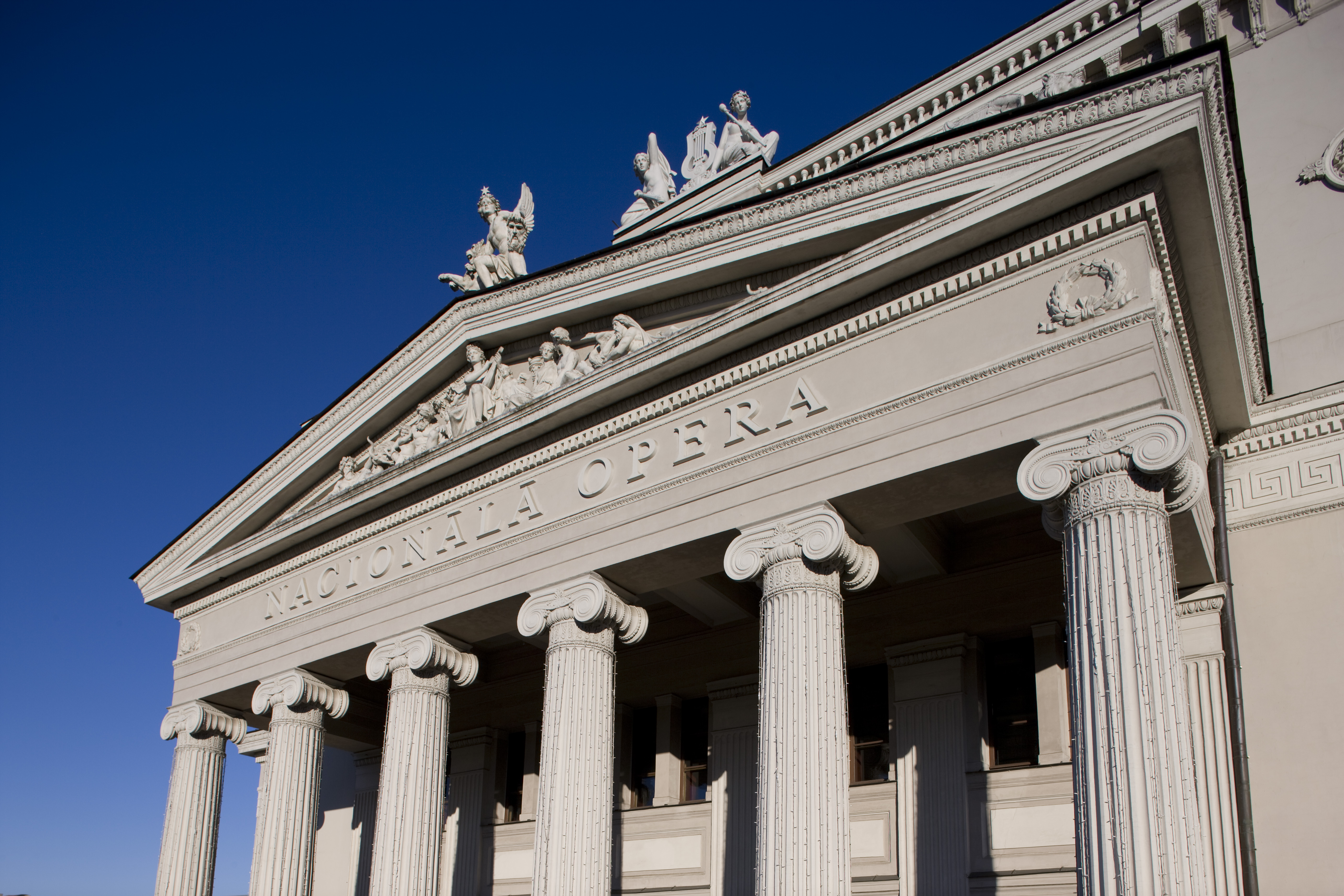 Operas ēkas 150 gadu svinību ietvaros atklās pieminekli Mārim Liepam