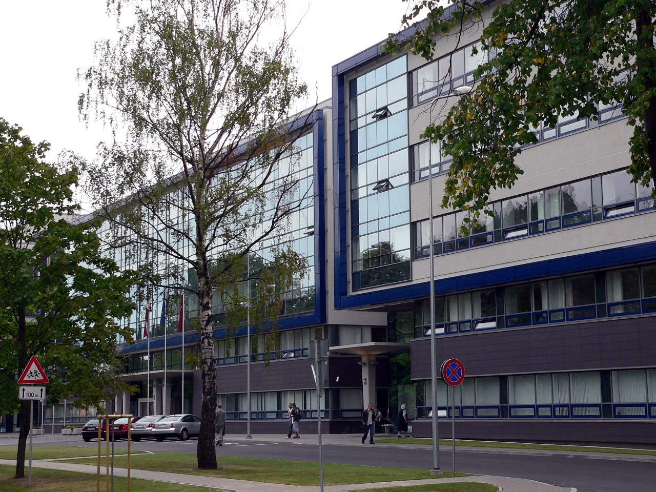 Atbalsta papildu 1,7 miljonu latu piešķiršanu Iekšlietu ministrijas iestādēm