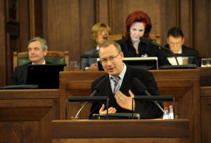 Deputātiem Kabanovam un Cvetkovai izteikts brīdinājums