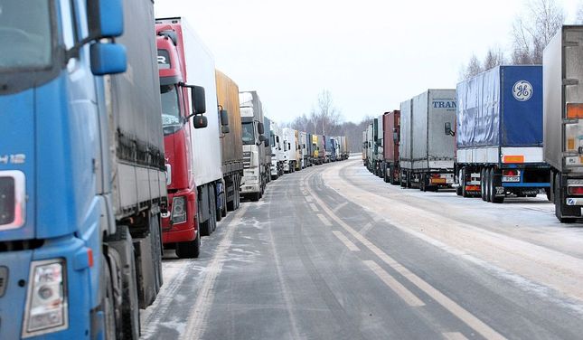 Kravas auto ceļu lietošanas nodevu ieviesīs no nākamā gada 1. jūlija