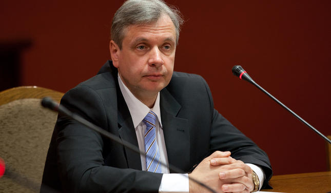 Kārlis Šadurskis: Jāveic pilnīga pāreja uz izglītību latviešu valodā