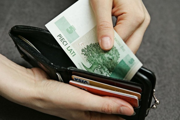 Lielākajai daļai Latvijas iedzīvotāju nav finanšu iekrājumi