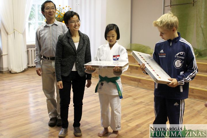 Nīderlandē vāks naudu Dzirciema skolai un Ginesa rekordam