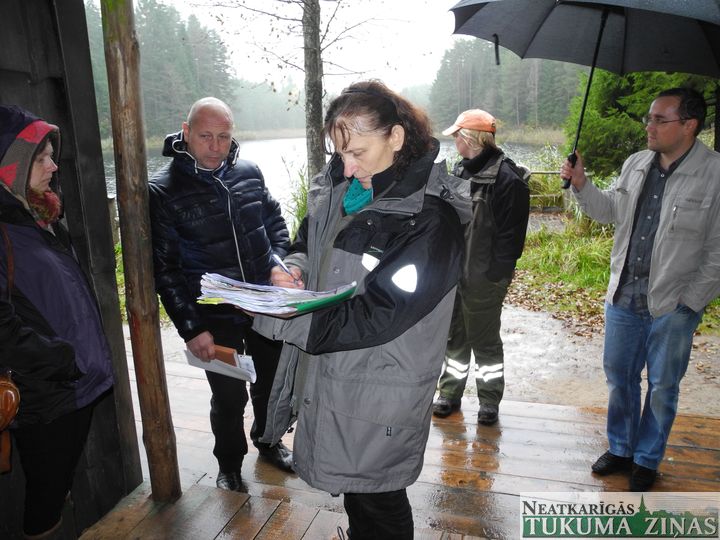 Pašvaldībām jāvienojas ar «Latvijas valsts mežiem» par Melnezera labiekārtošanu