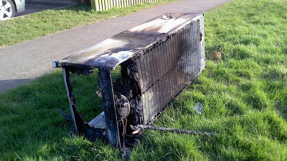 Nedēļas nogalē Tukumā zagta kafija un sisti stikli; Zemītē dedzis ledusskapis