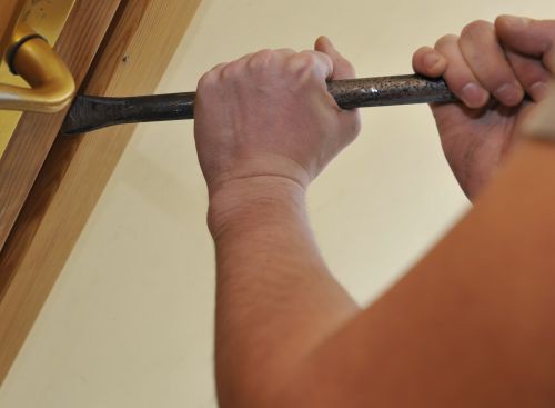 Tukumā zog sadzīves ierīces, zāles pļāvējus, malku, bērnu ratiņus un metāllūžņus