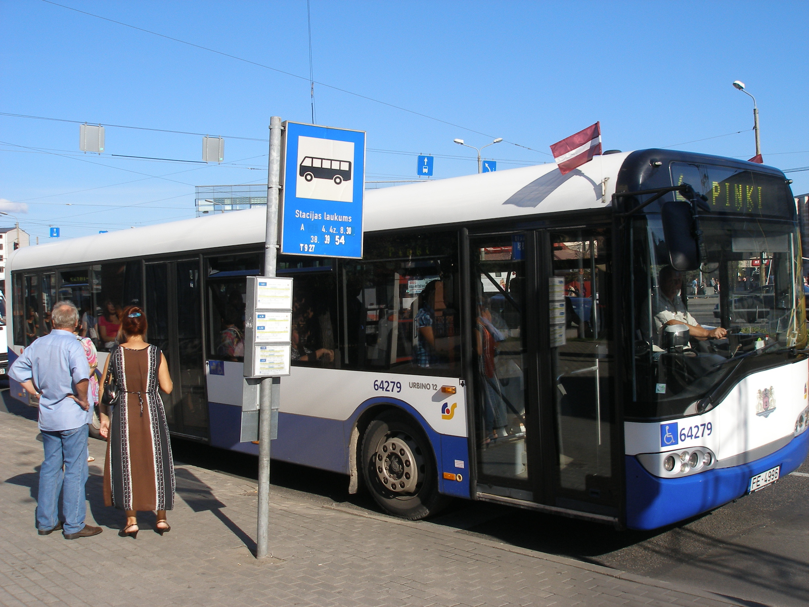 Pašvaldības nevarēs noteikt lētākas sabiedriskā transporta biļetes pēc iedzīvotāju dzīvesvietas