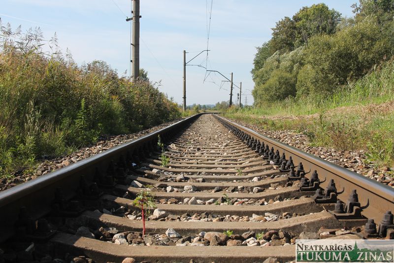 Vienas dienas laikā divi negadījumi uz dzelzceļa sliedēm