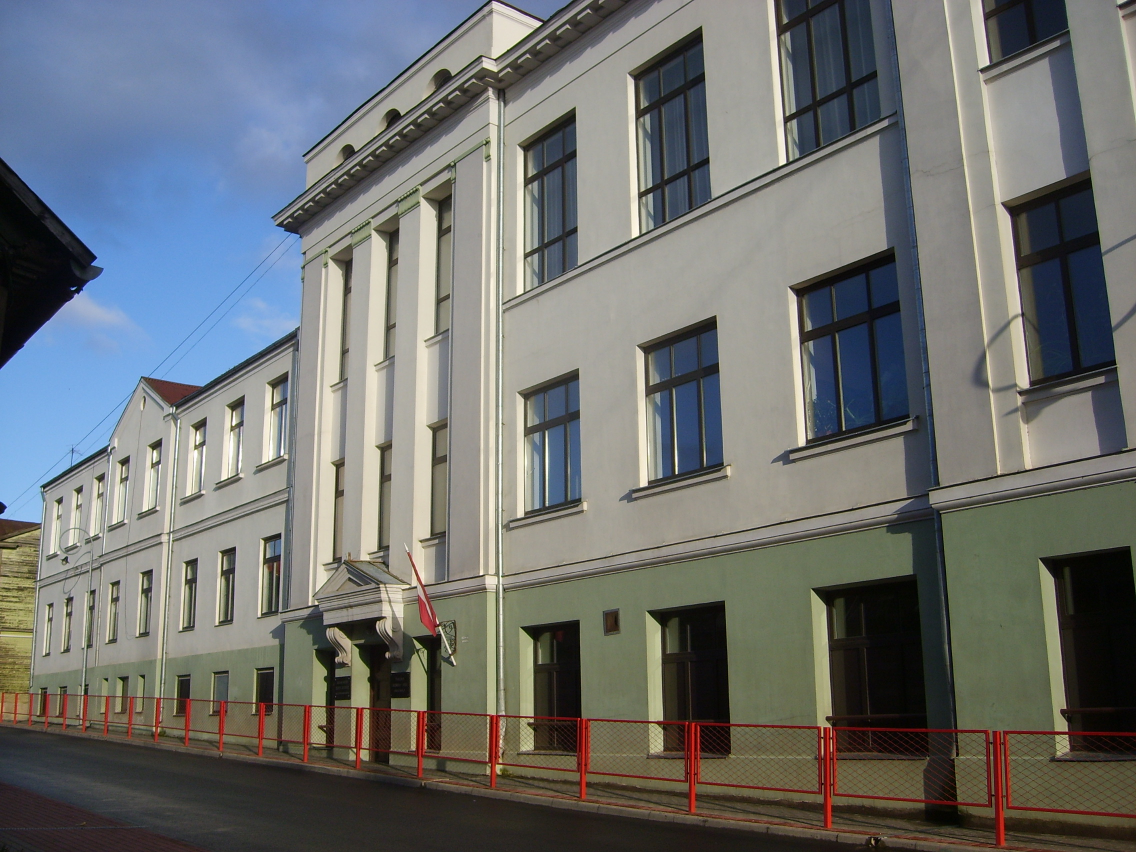 Vai Tukuma E. Birznieka-Upīša skolu “ved uz bankrotu”?