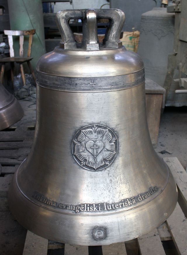 Vācijā izliets jaunais Tukuma baznīcas zvans