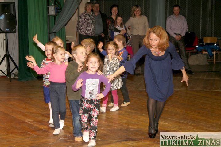 Dibinās Kandavas deju skolu