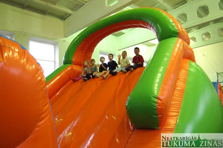 Sporta klubam «Kandava» – piepūšamā atrakcija