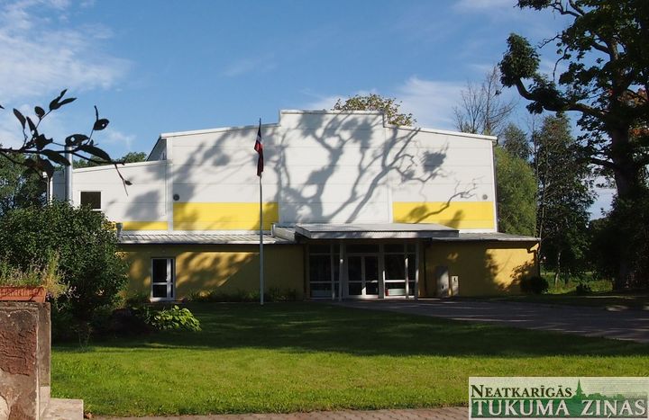 Būvvalde: Kandavas novadā bīstamu jaunceltņu nav; bažas rada grausti