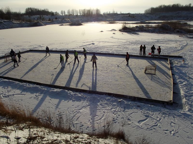 ACULIECINIEKS: Aizrautīgie hokejisti Smārdē