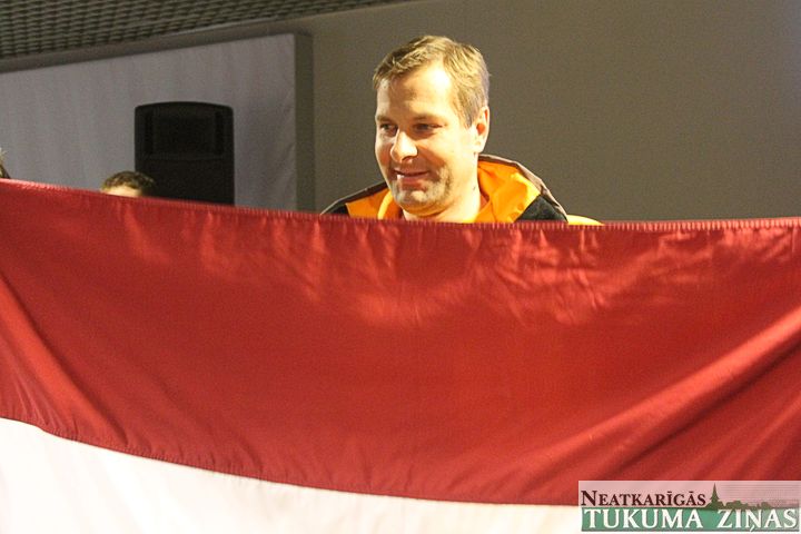 Bobsleja komandas trenerim Jānim Ozolam – prēmija