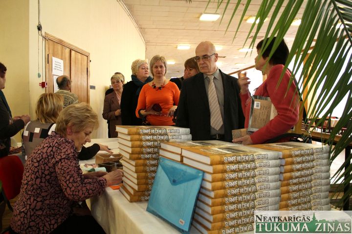 Grāmatas «Slampē vilcieni vēl nepietur» atvēršanas svētki /FOTO/