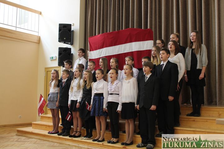 Tukuma 2. pamatskolā izskanējis patriotisko dziesmu konkurss