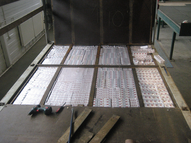 VID liedz Latvijā ievest 468 tūkstošus kontrabandas cigarešu /FOTO/