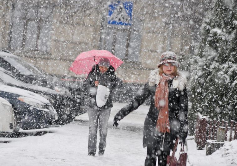 Vētra brīvdienās vislielākos postījumus auto un īpašumam nodarījusi Kurzemē