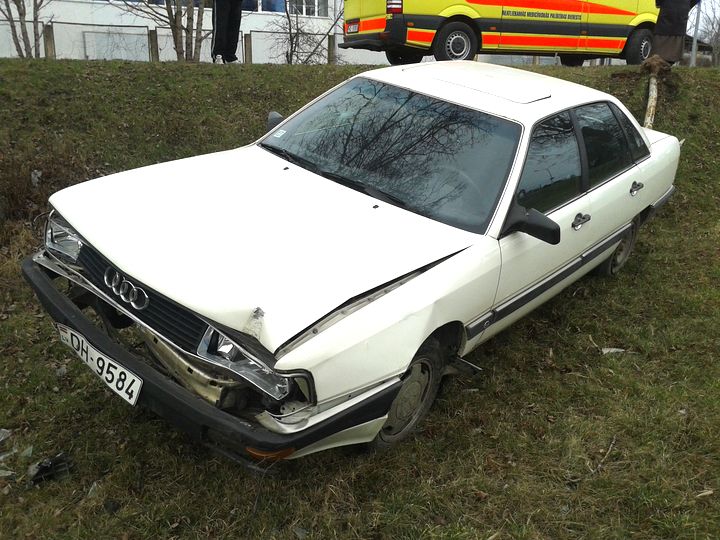 Nepiesprādzējies pensionārs Tukumā izraisa autoavāriju