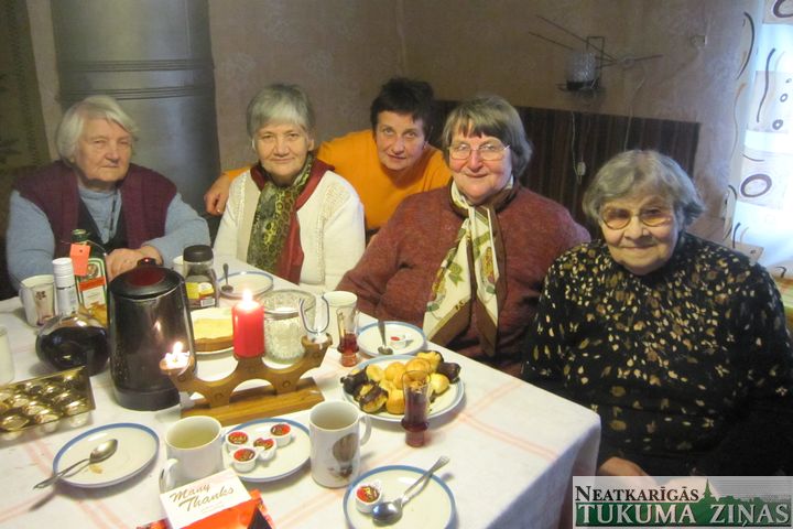 Tautas lietišķās mākslas studijas «Engure» audējām – apaļas jubilejas