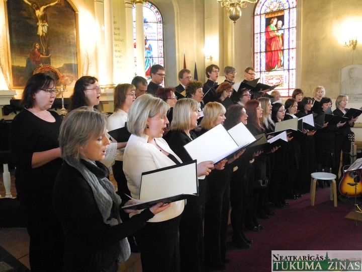 «Vanema» Klusajā sestdienā dziedāja Tukuma ev. lut. baznīcā