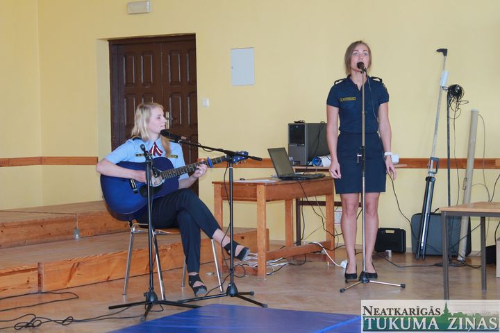 Valsts policijas koledžas pārstāvji viesojas Tukuma 2. vidusskolā