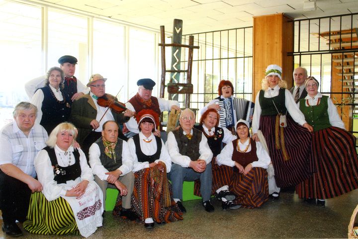 Slampē notika folkloristu sadziedāšanās