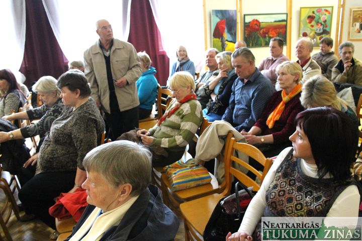 Zenteniekus satrauc pils, Pastariņa muzejs, Rindzele un atkritumu izvešana