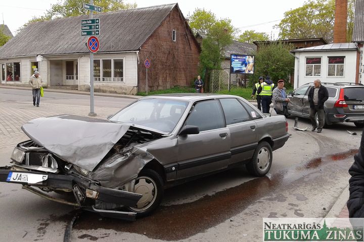 Tukuma centrā «Audi» taranē «Volvo»