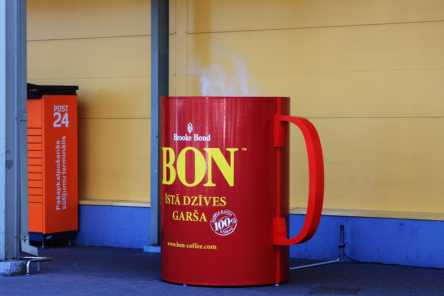 Latvijā izgatavota lielākā kafijas krūze Baltijā