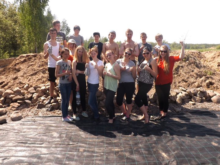 Zemgales vidusskolas skolēni – talkā Likteņdārzā