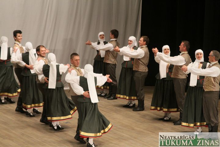 Tukuma deju apriņķa tautas deju kolektīvu skate