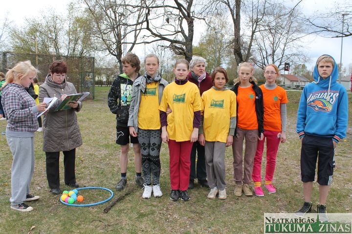 Mazpulcēnu darba gads sākas ar sporta spēlēm Lapmežciemā