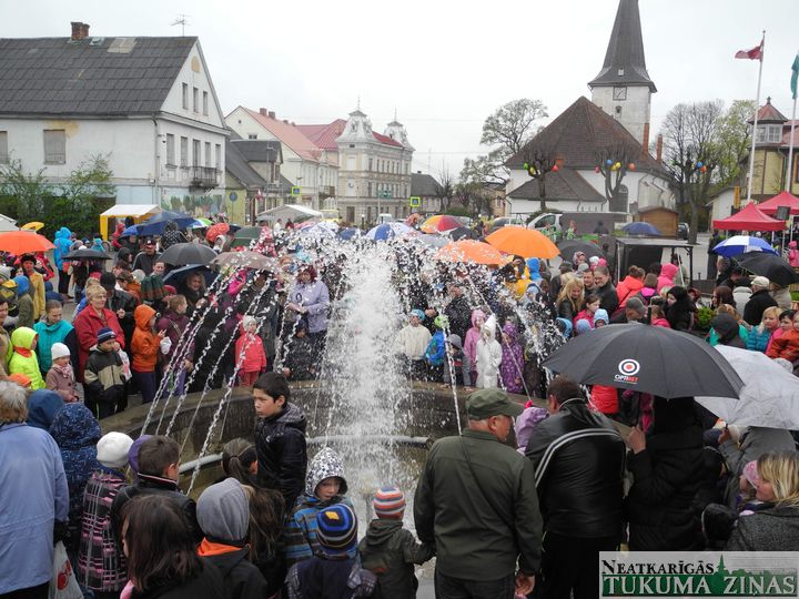 Strūklaka atkal ir modusies! /FOTO/