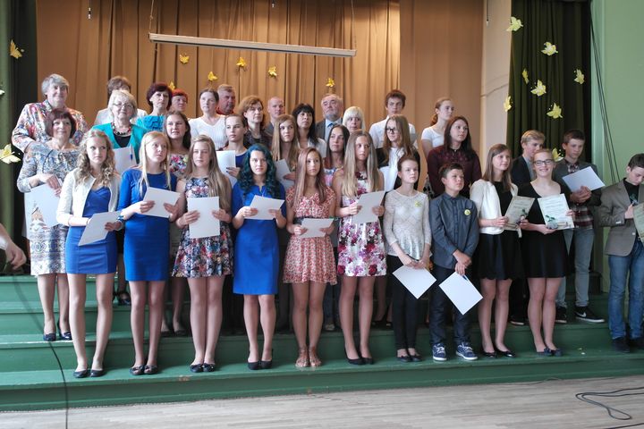 K. Mīlenbaha skolēni tiek apbalvoti par teicamām sekmēm
