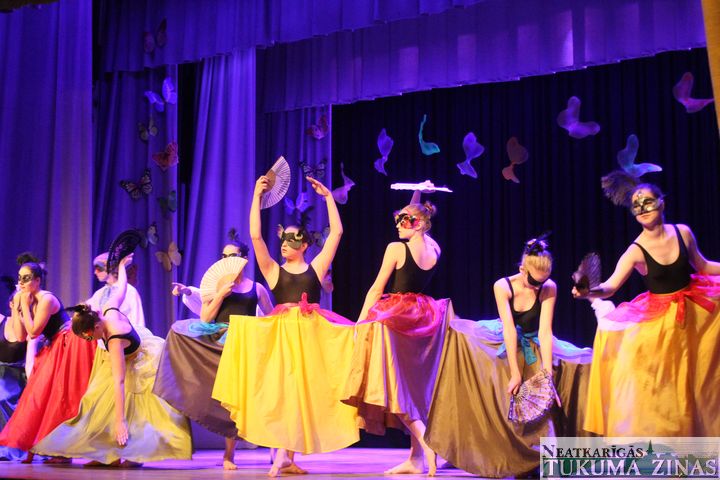 Kandavas deju skolas mācību gada gala koncertā