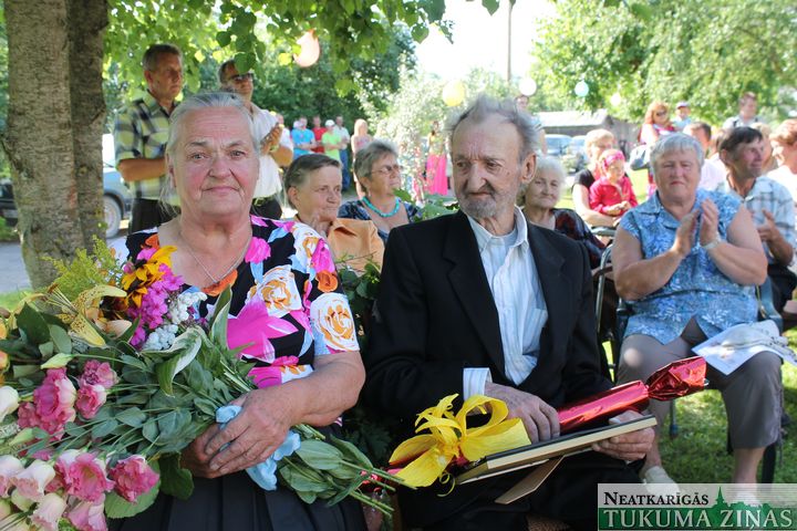 Grenču ciemā svin svētkus