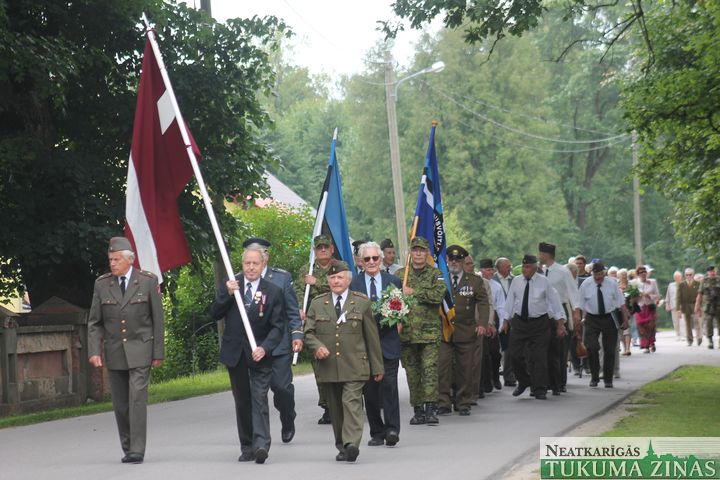 Vecie karavīri pulcējas Džūkstē /FOTO/
